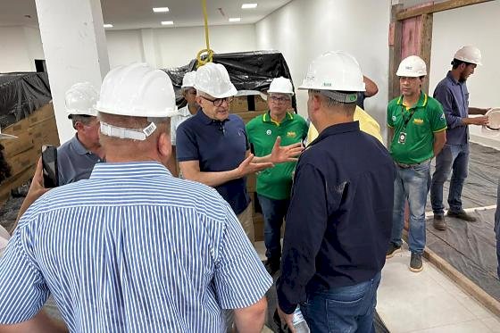 Governador vistoria obras do Hospital Regional de Confresa
